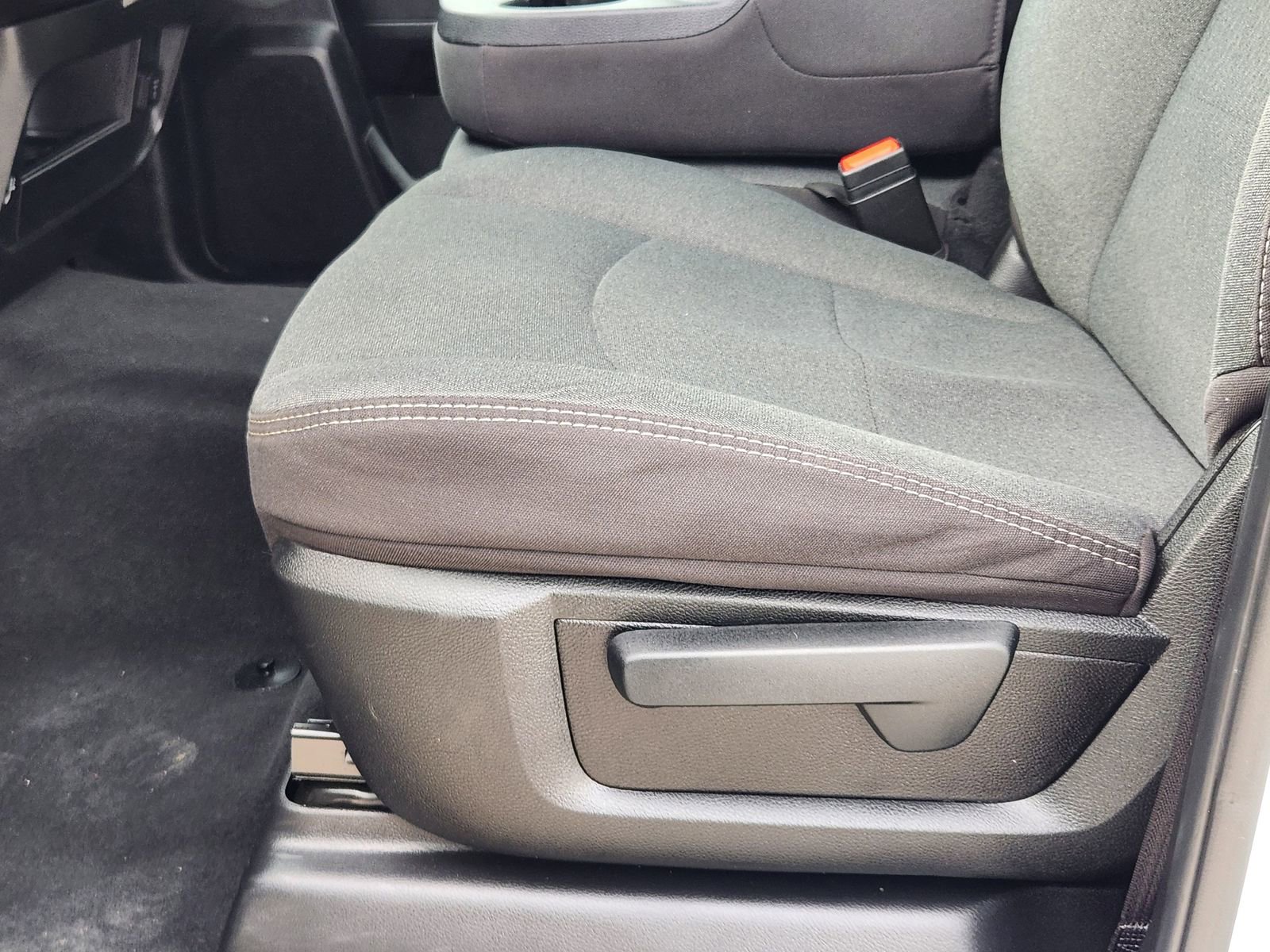 Used 2024 RAM 3500 Tradesman w/ Chrome Appearance Group image 28