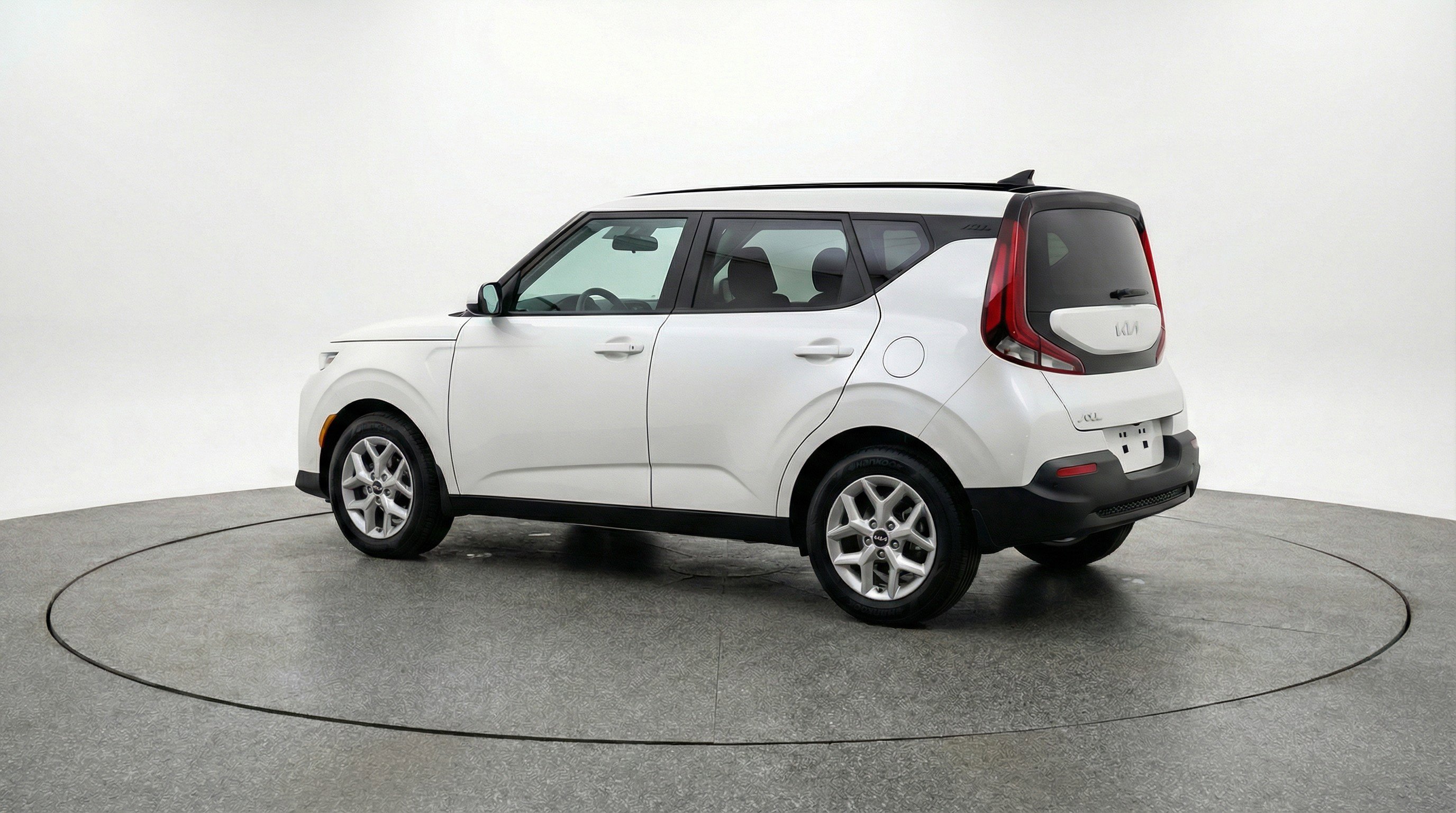Used 2025 Kia Soul LX w/ LX Technology Package image 6
