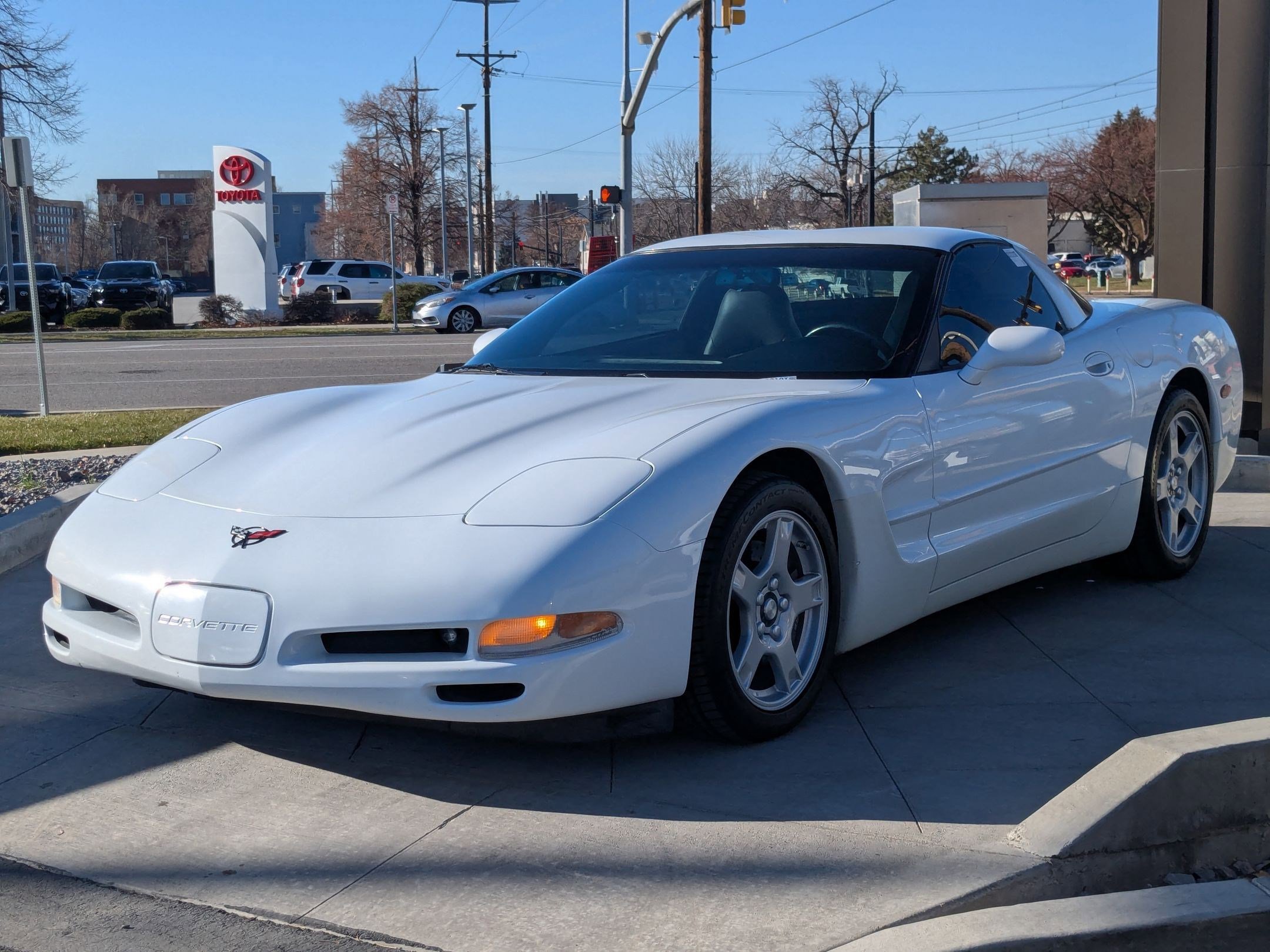 Used 1999 Chevrolet Corvette Coupe w/ Roof Pkg image 9