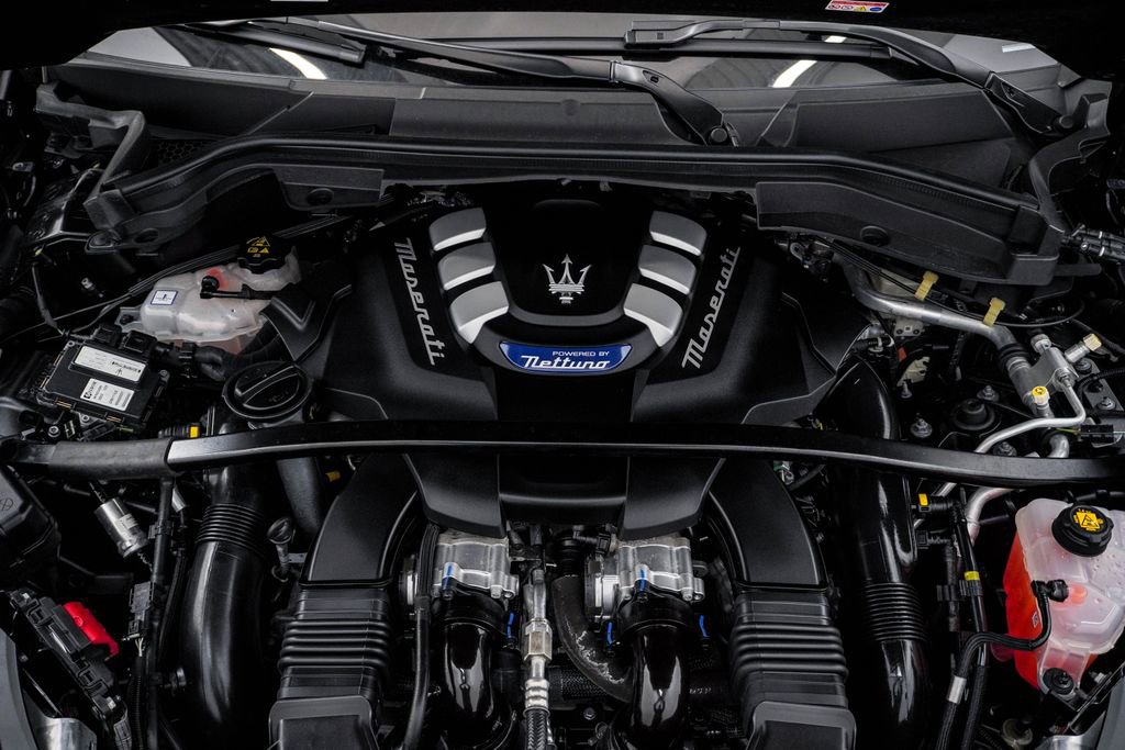 Certified 2023 Maserati Grecale Trofeo image 27