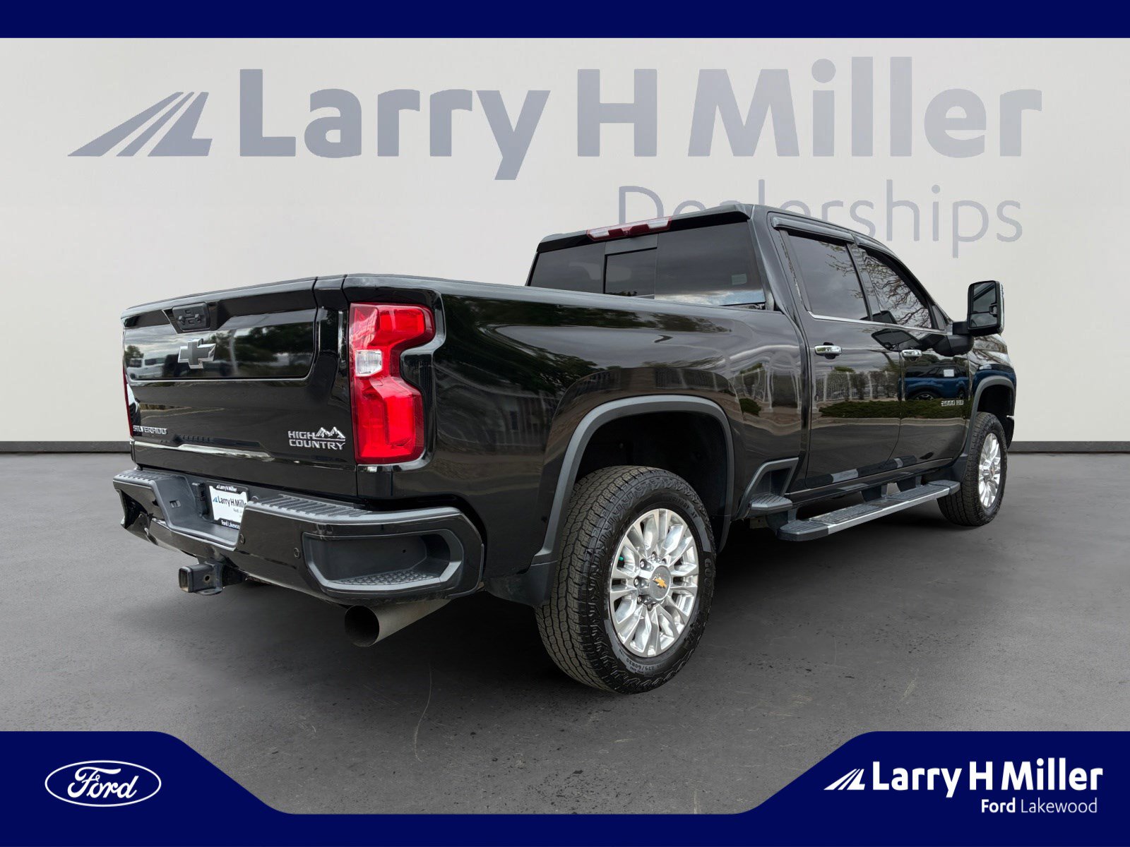 Used 2022 Chevrolet Silverado 2500 High Country w/ Safety Package II image 5