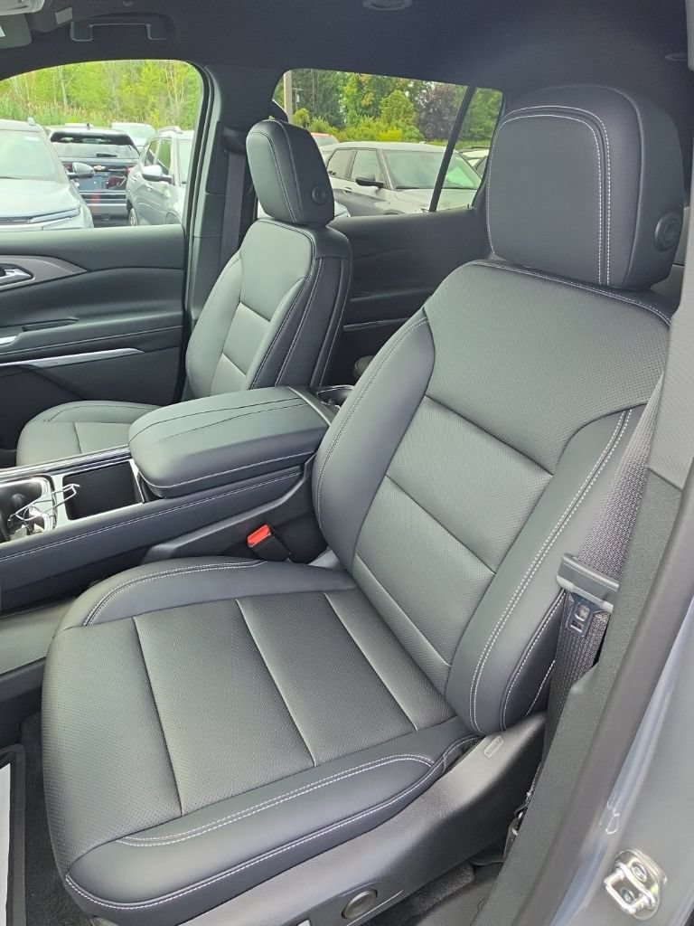 New 2026 Chevrolet Traverse LT w/ Driver Confidence Package FWD image 18
