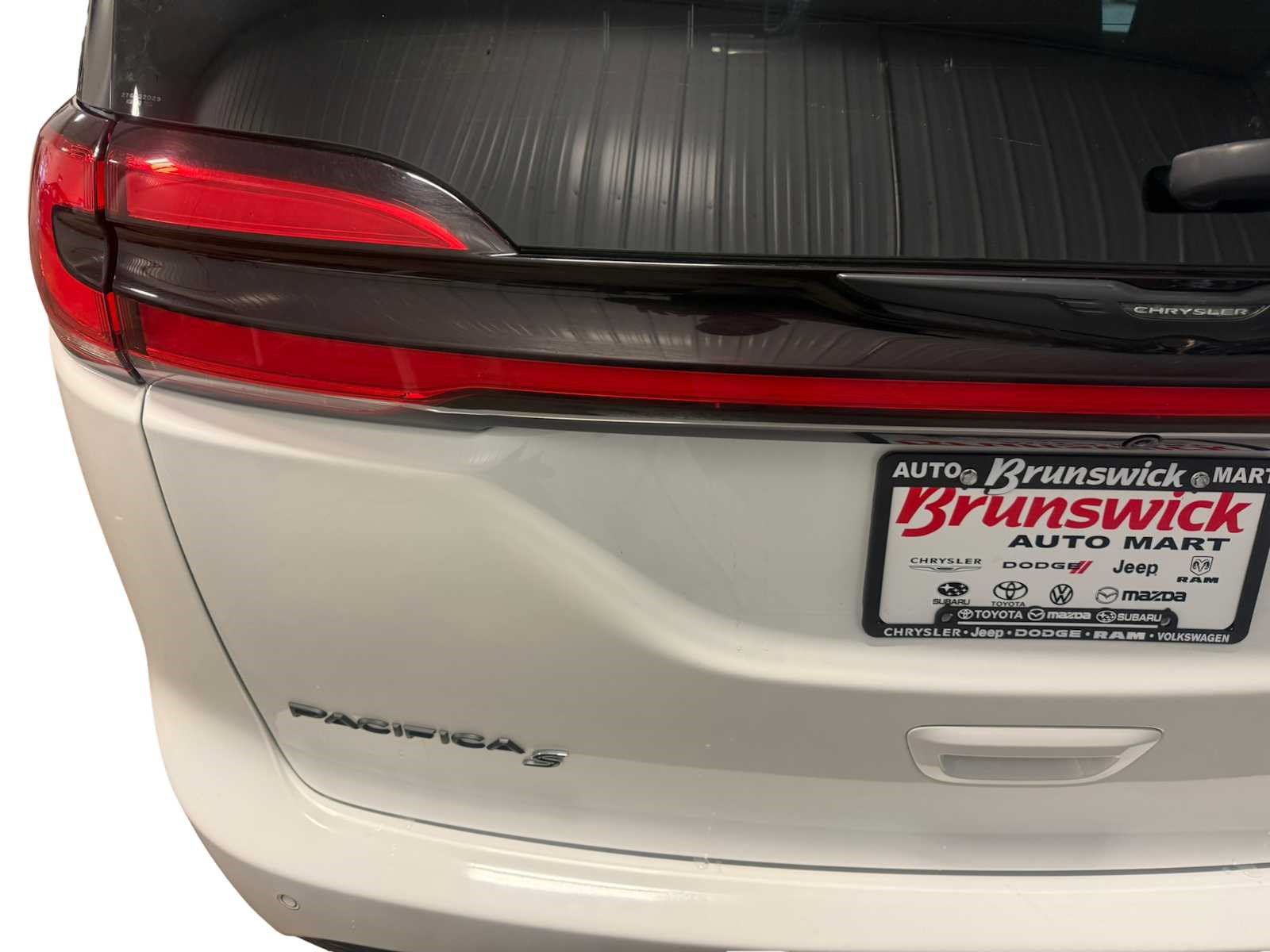 Used 2021 Chrysler Pacifica Touring w/ S Appearance Package FWD image 17