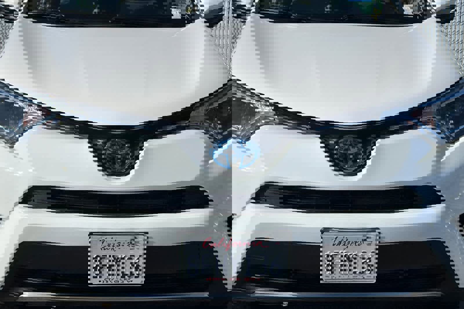 Used 2018 Toyota RAV4 XLE image 9