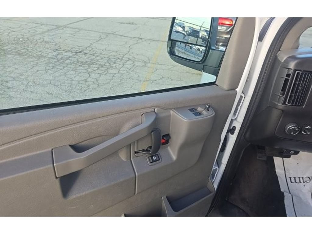 Used 2025 Chevrolet Express 3500 LT w/ LT Preferred Equipment Group RWD image 7