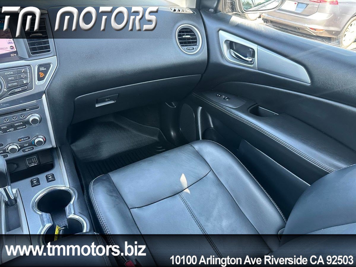 Used 2019 Nissan Pathfinder SL FWD image 12