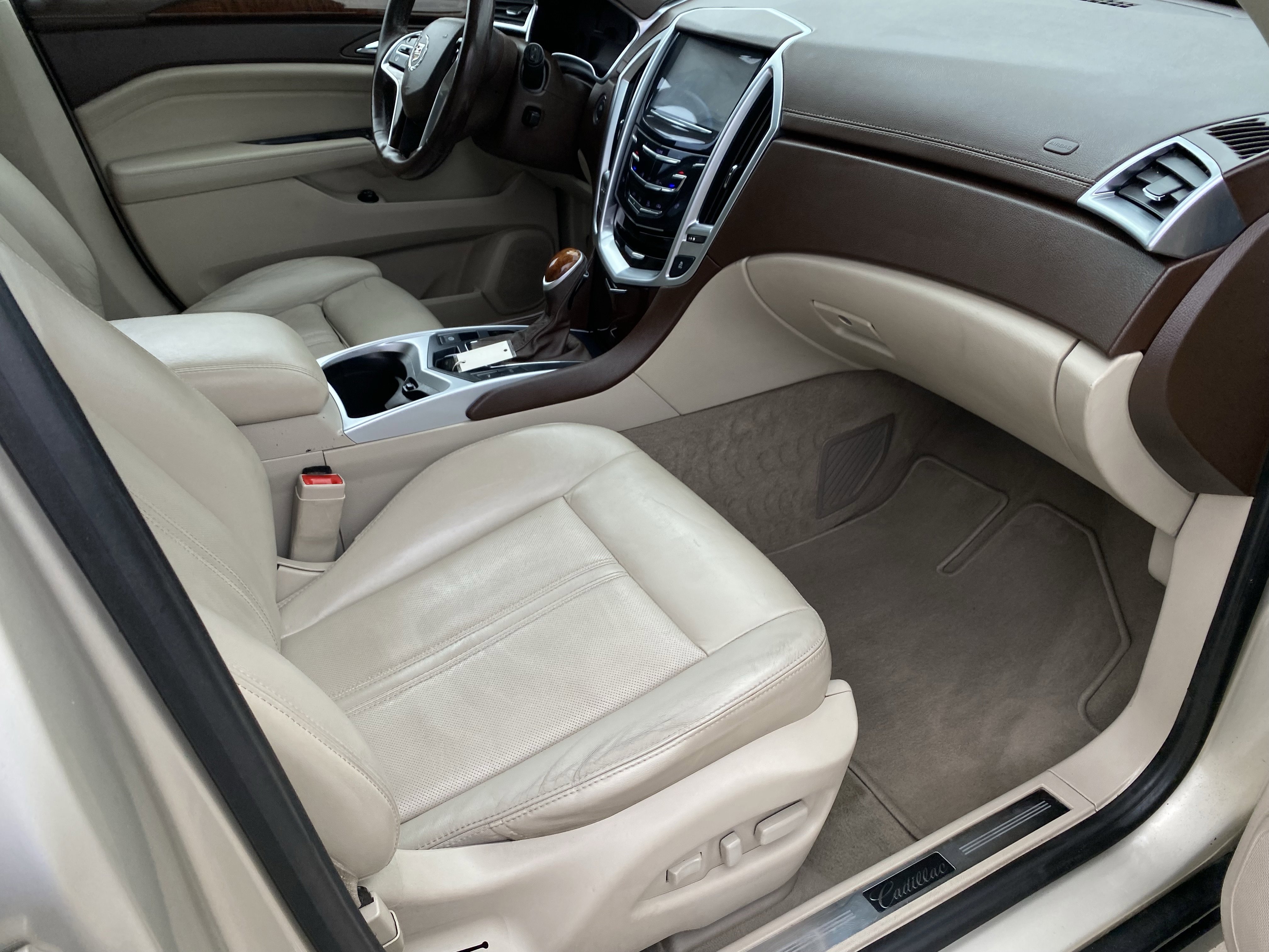 Used 2015 Cadillac SRX Luxury image 10