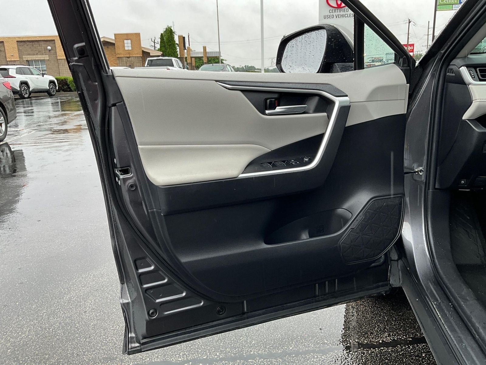 Used 2022 Toyota RAV4 XLE AWD/4WD image 18