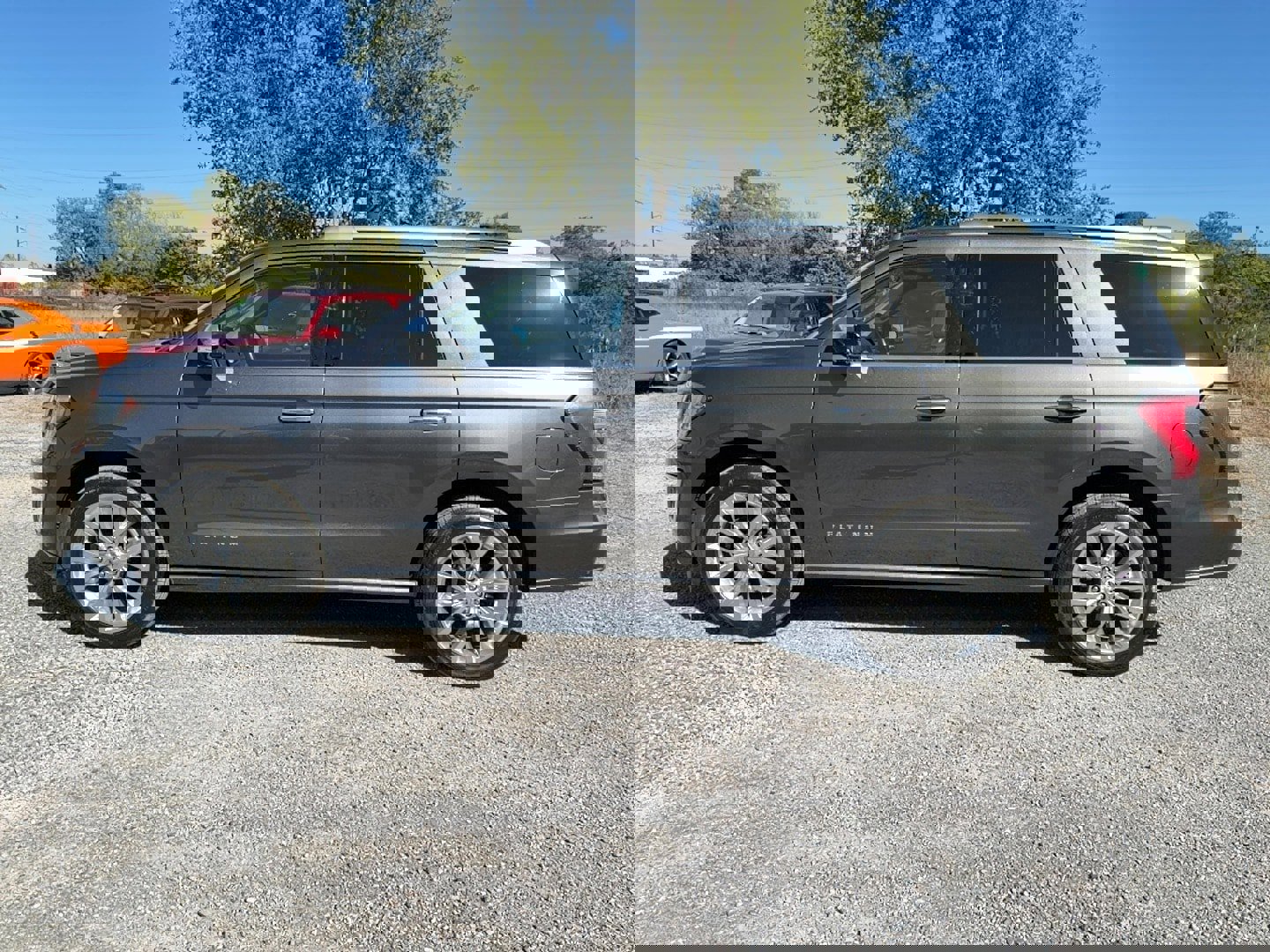 Used 2018 Ford Expedition Platinum image 3