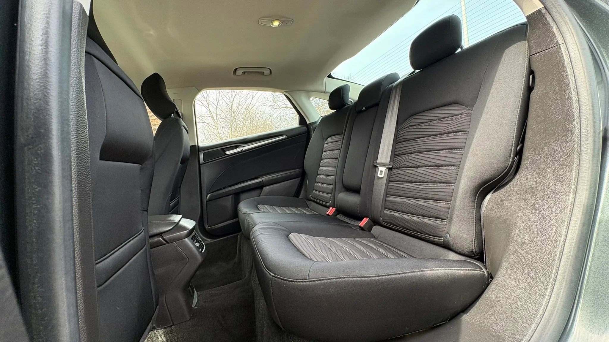 Used 2016 Ford Fusion SE image 24