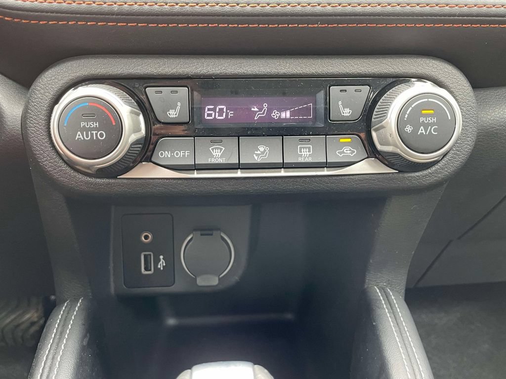 Used 2019 Nissan Kicks SR w/ SR Premium Package FWD image 29