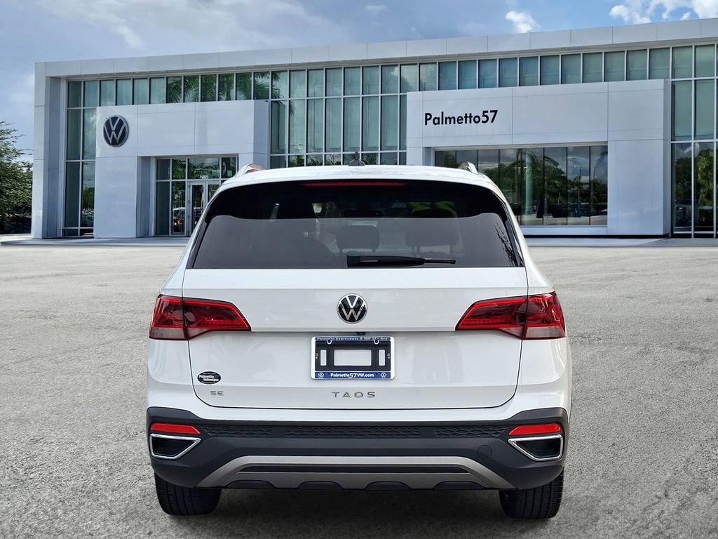 Used 2023 Volkswagen Taos SE w/ Panoramic Sunroof Package FWD image 5