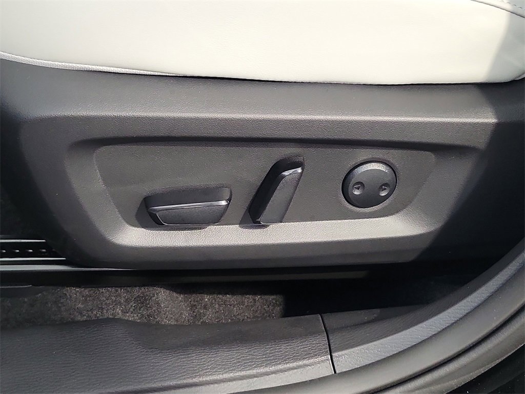 New 2025 Mitsubishi Outlander SE image 17