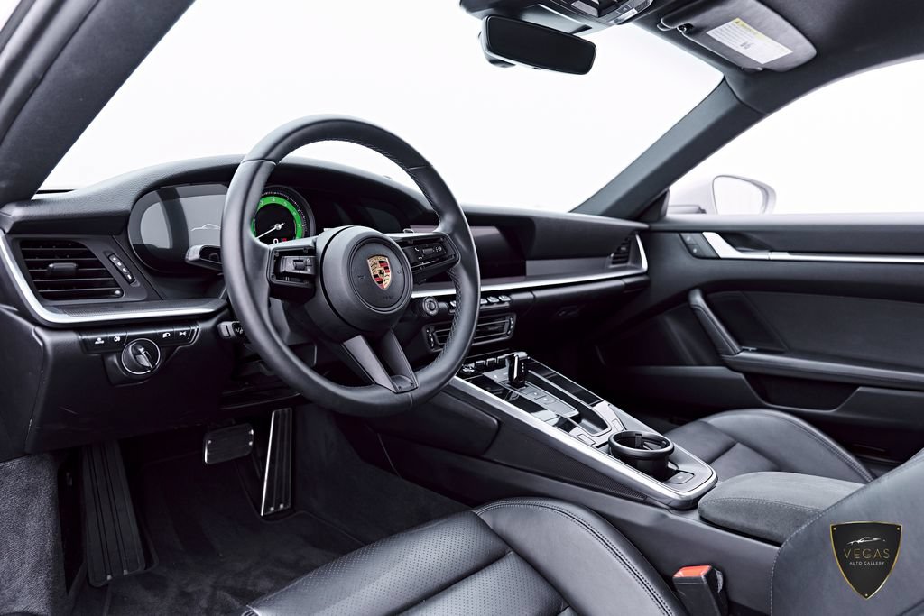 Used 2023 Porsche 911 Carrera RWD image 2