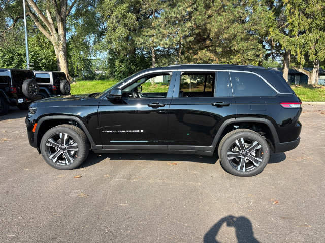 New 2027 Jeep Grand Cherokee Limited w/ Technology Group II AWD/4WD image 3