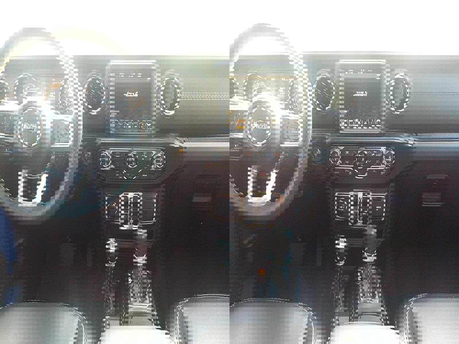 Used 2023 Jeep Gladiator Overland w/ Popular Equipment Package AWD/4WD image 12