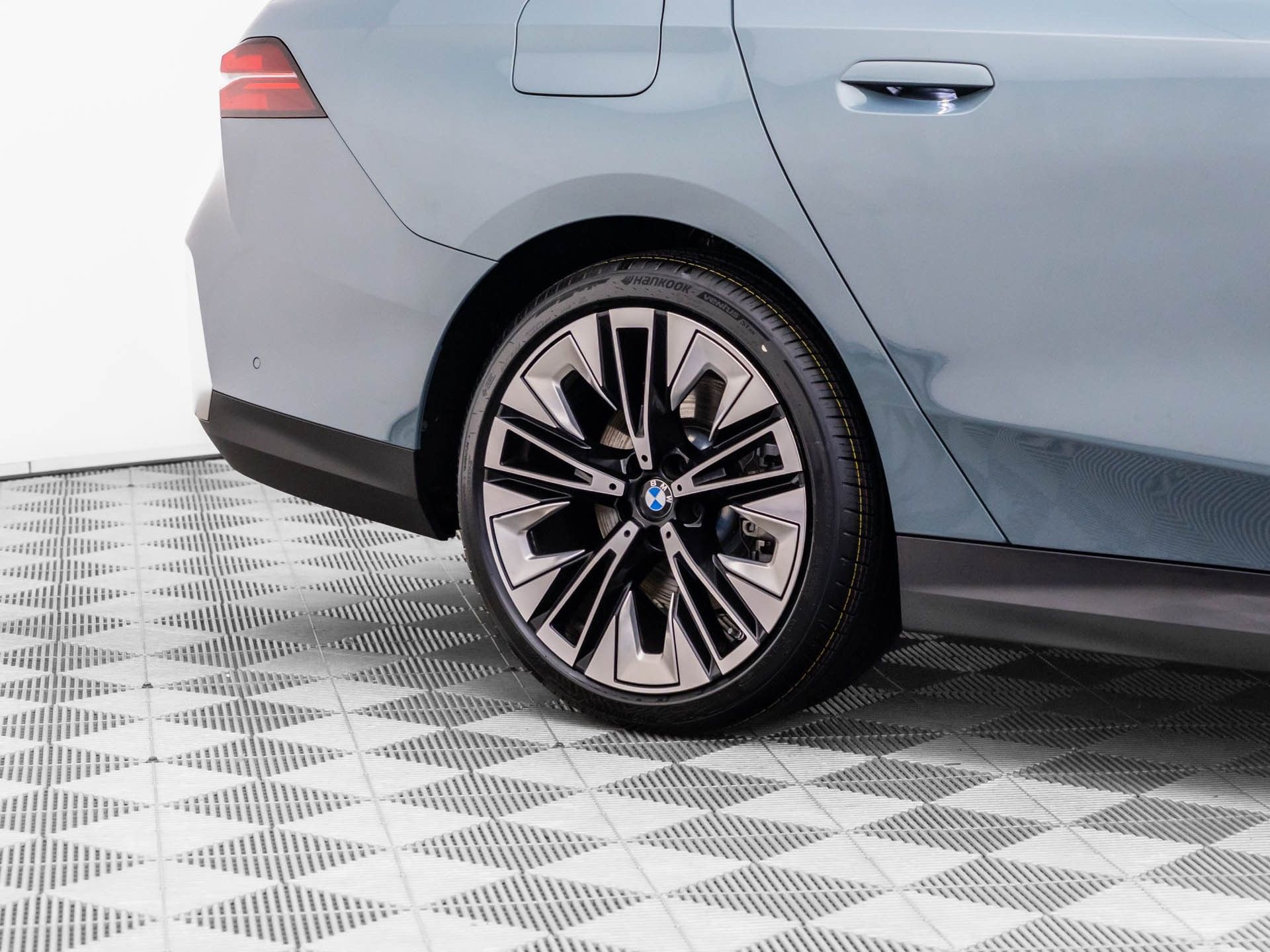 Certified 2026 BMW 540i xDrive AWD/4WD image 37