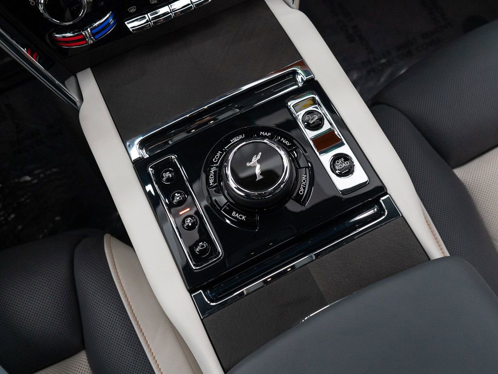 Certified 2023 Rolls-Royce Cullinan w/ Dark Exterior Package AWD/4WD image 39