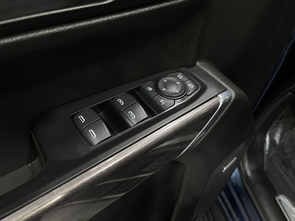 Used 2020 Chevrolet Silverado 1500 LTZ w/ LTZ Premium Package image 17