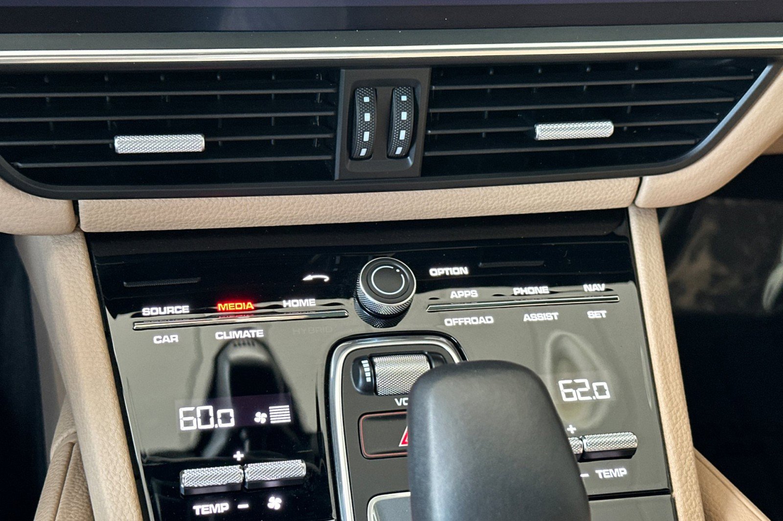 Used 2023 Porsche Cayenne Platinum Edition image 21