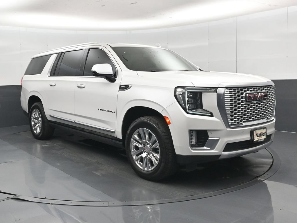 Used 2022 GMC Yukon XL Denali AWD/4WD image 1