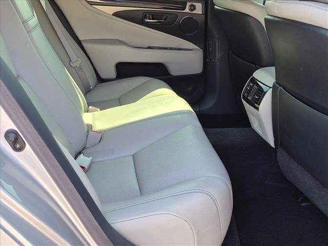 Used 2015 Lexus LS 460 w/ Comfort Package RWD image 18