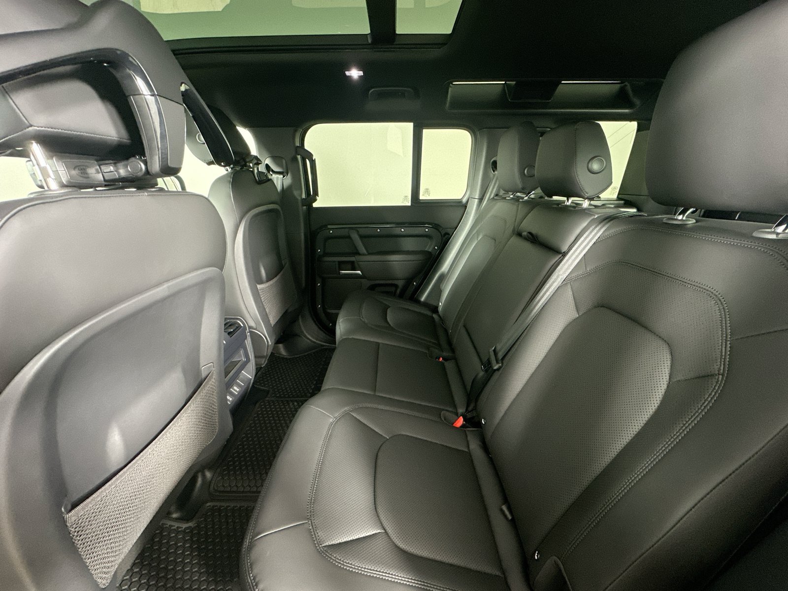 New 2026 Land Rover Defender 110 X-Dynamic SE AWD/4WD image 39
