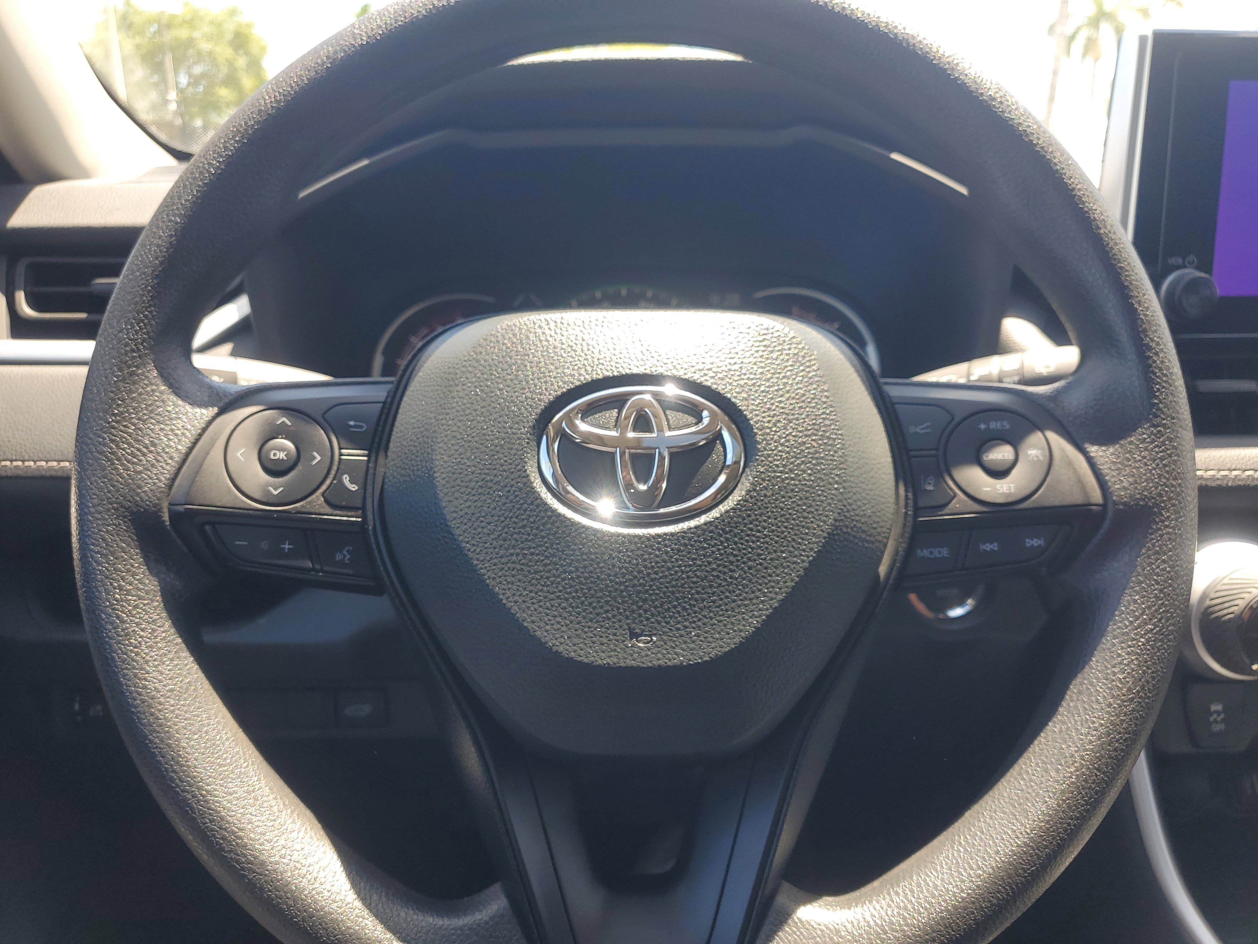 Certified 2025 Toyota RAV4 XLE w/ Convenience Package FWD image 22