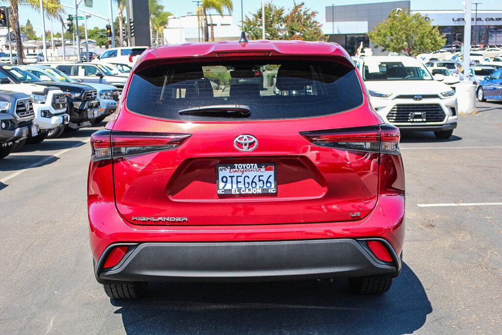 Certified 2025 Toyota Highlander LE FWD image 25