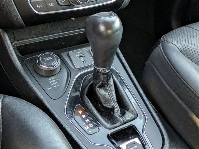 Used 2019 Jeep Cherokee Limited image 12