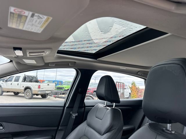 Used 2023 Nissan Ariya AWD image 36