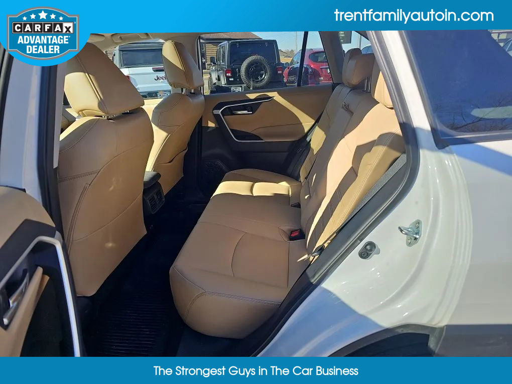 Used 2021 Toyota RAV4 XLE Premium image 14