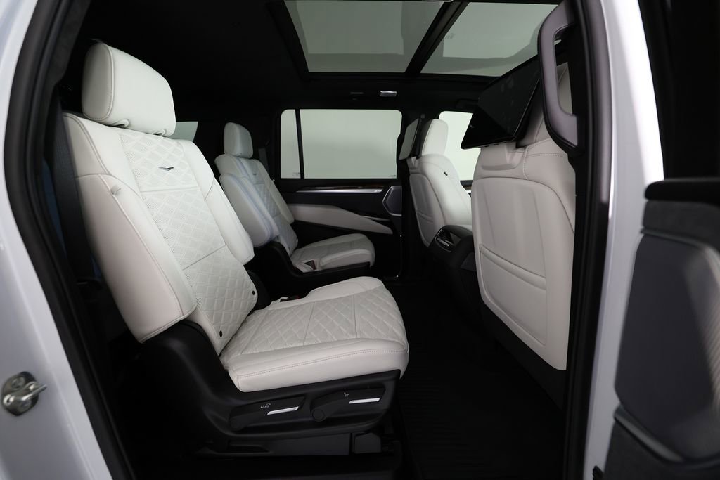 Used 2026 Cadillac Escalade ESV Platinum Sport w/ LPO, ONYX Package AWD/4WD image 11