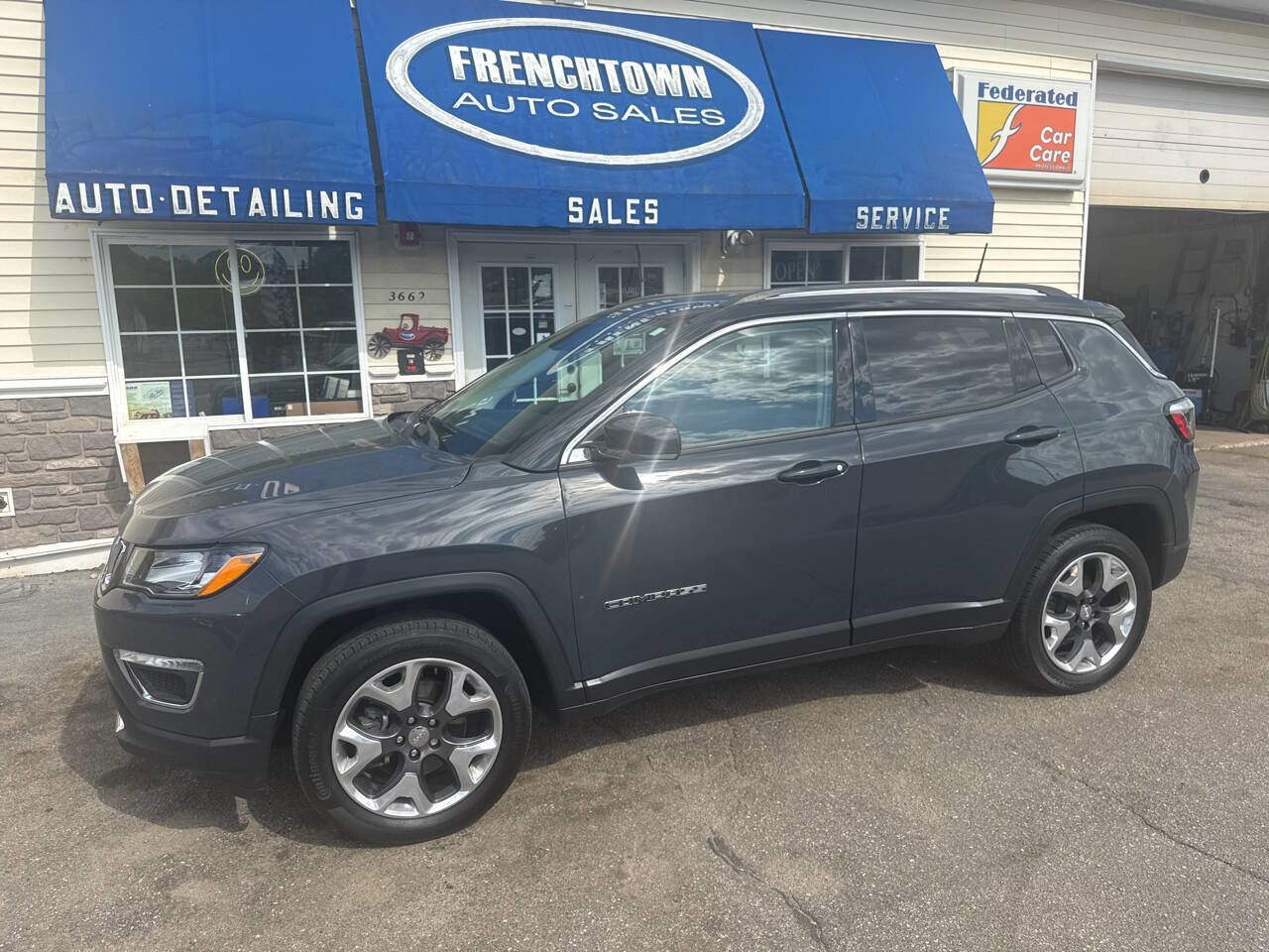 Used 2018 Jeep Compass Limited w/ Navigation Group AWD/4WD image 2