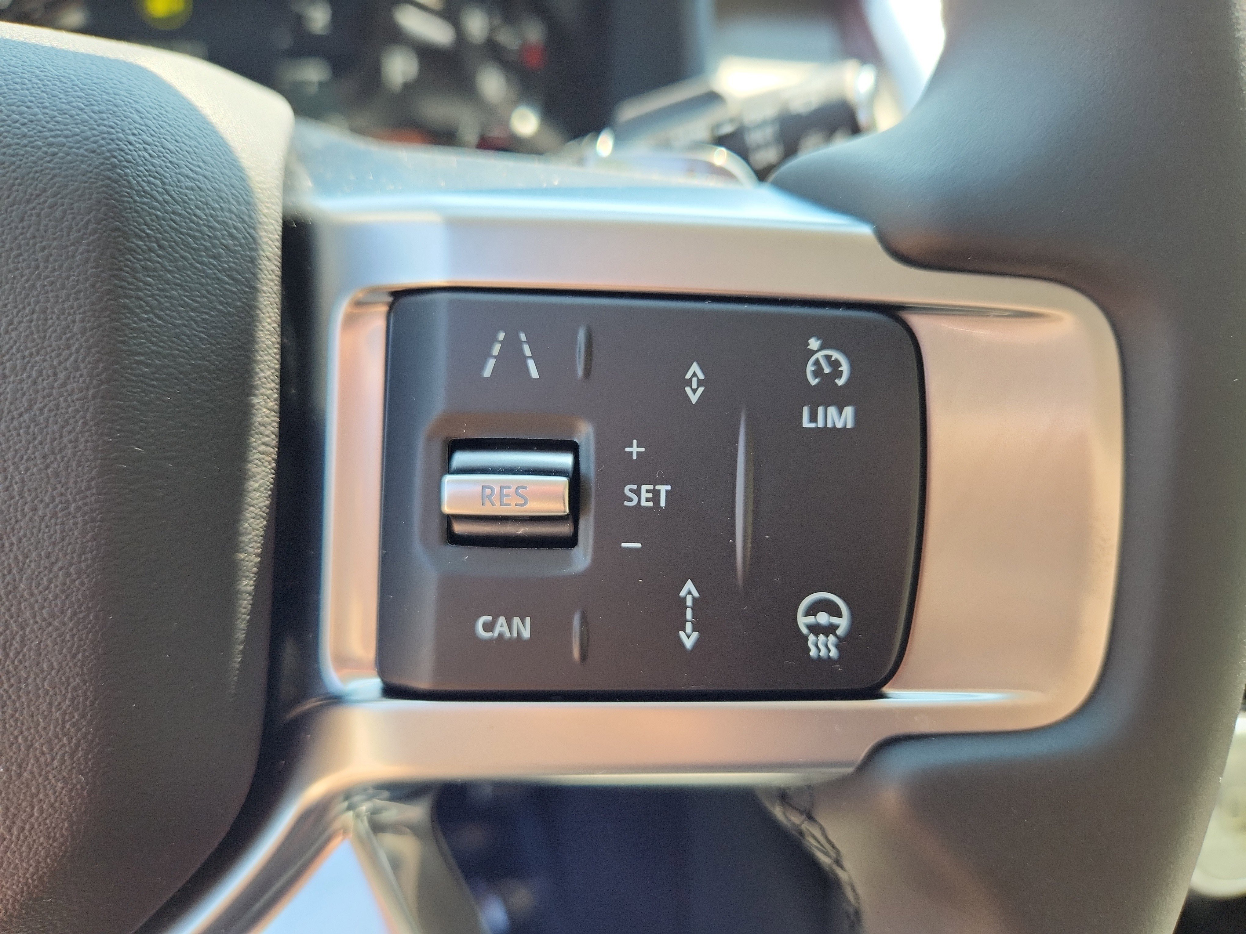 New 2025 Land Rover Discovery Dynamic SE image 20