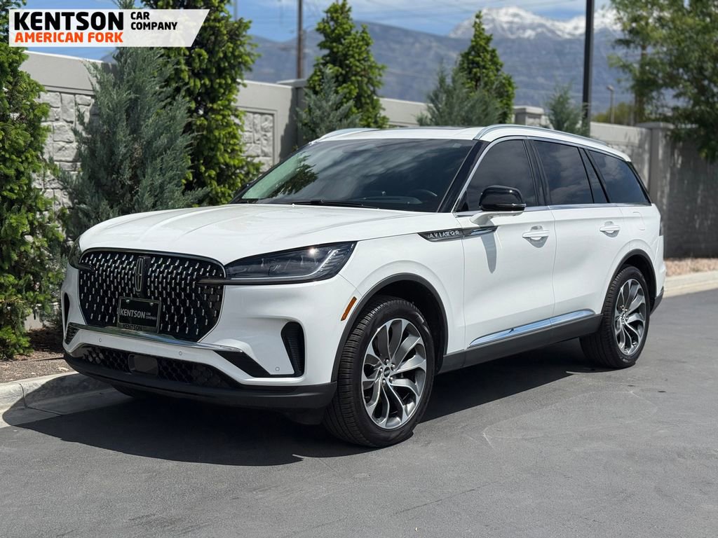 Used 2025 Lincoln Aviator Reserve w/ Illumination Package AWD/4WD image 3