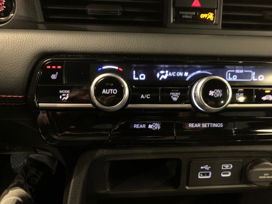 Used 2025 Honda Pilot Sport image 31