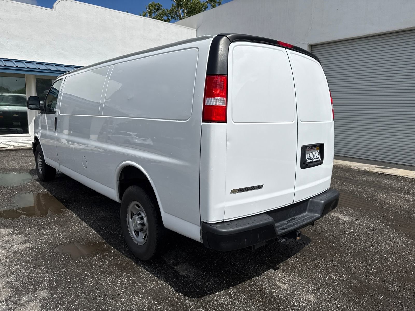 Used 2022 Chevrolet Express 2500 Extended w/ Driver Convenience Package RWD image 3