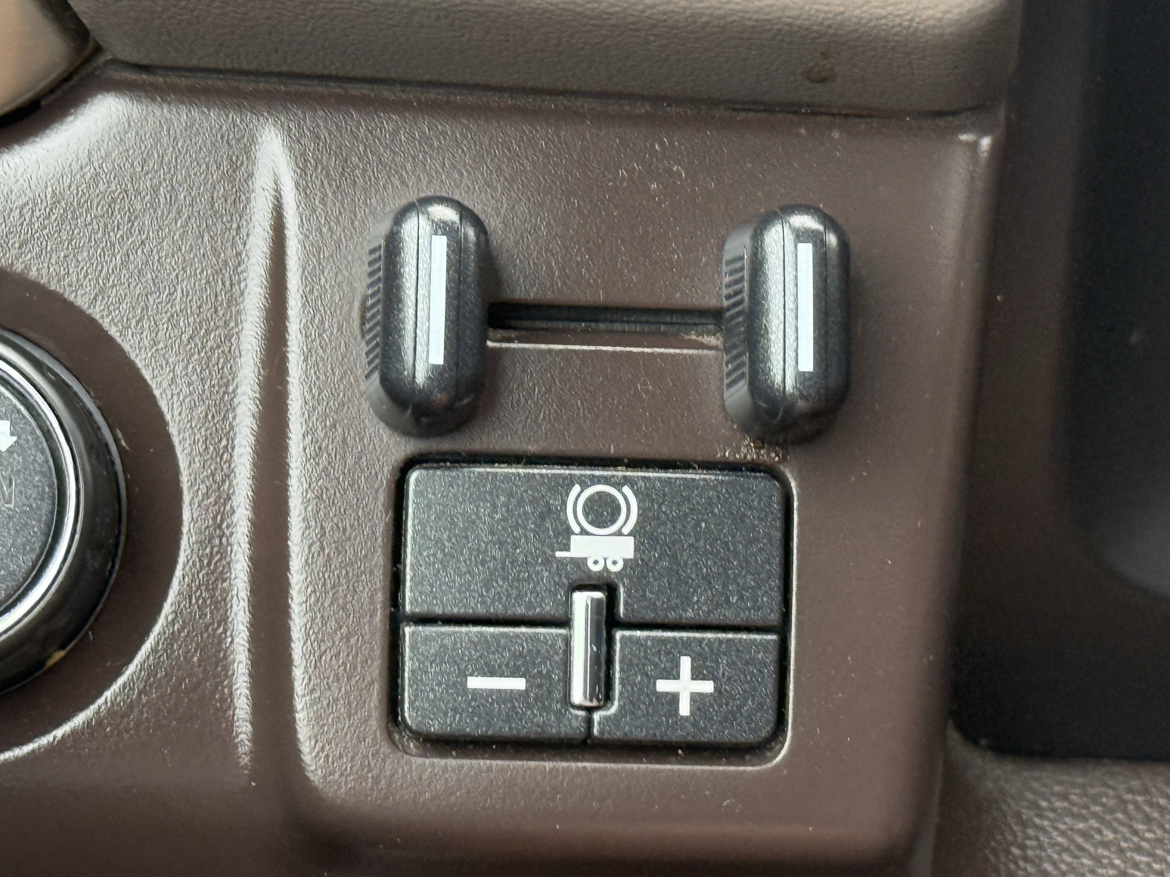 Used 2017 GMC Yukon XL Denali w/ Open Road Package image 46