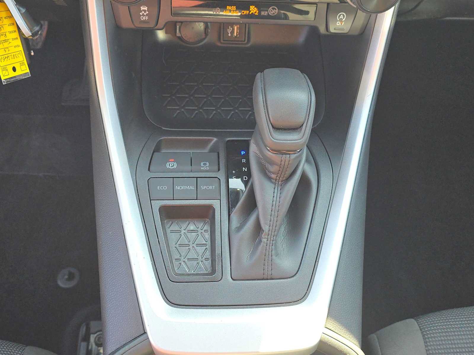 Certified 2025 Toyota RAV4 LE FWD image 31