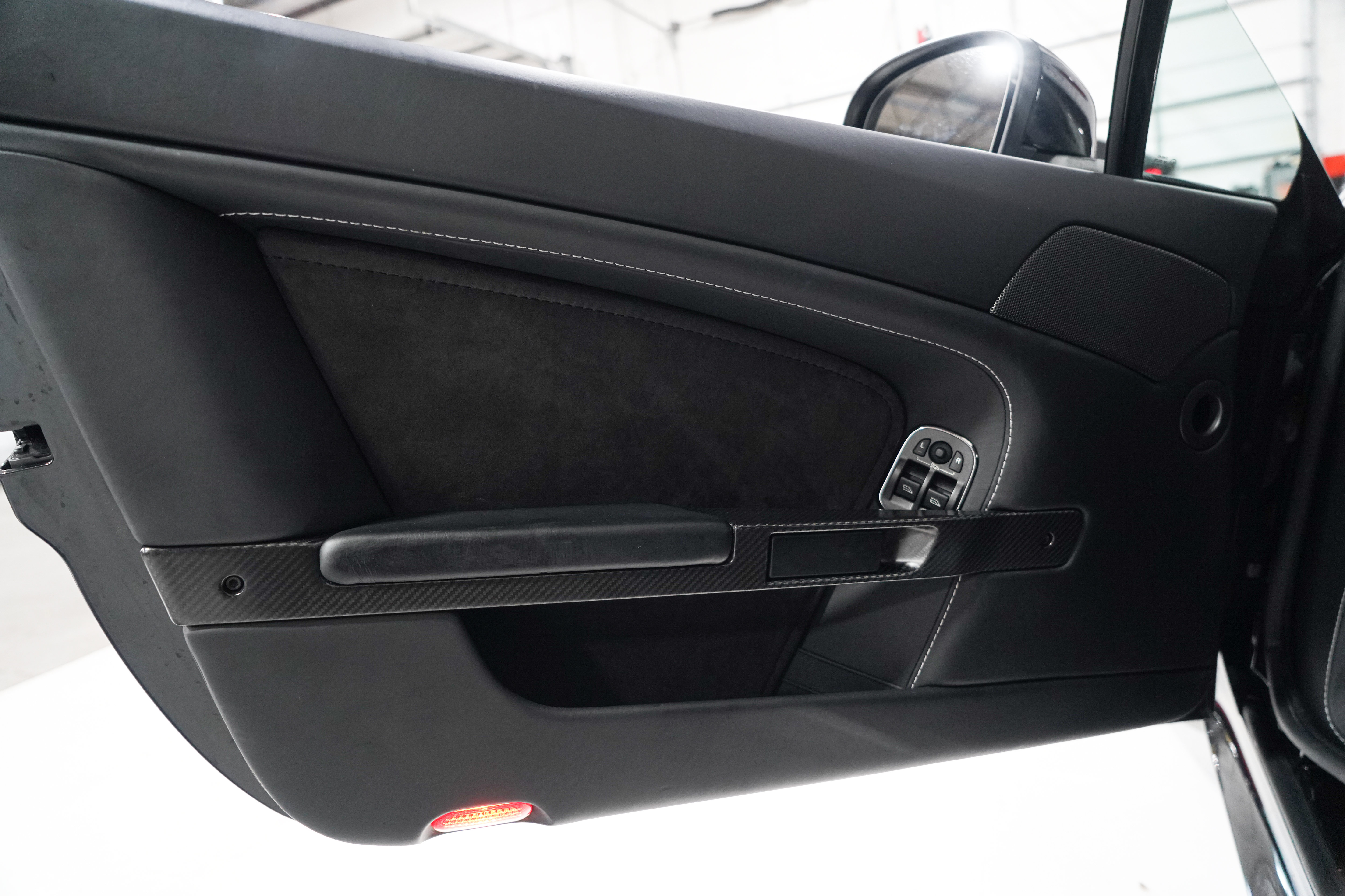 Used 2011 Aston Martin V12 Vantage Carbon Black RWD image 20