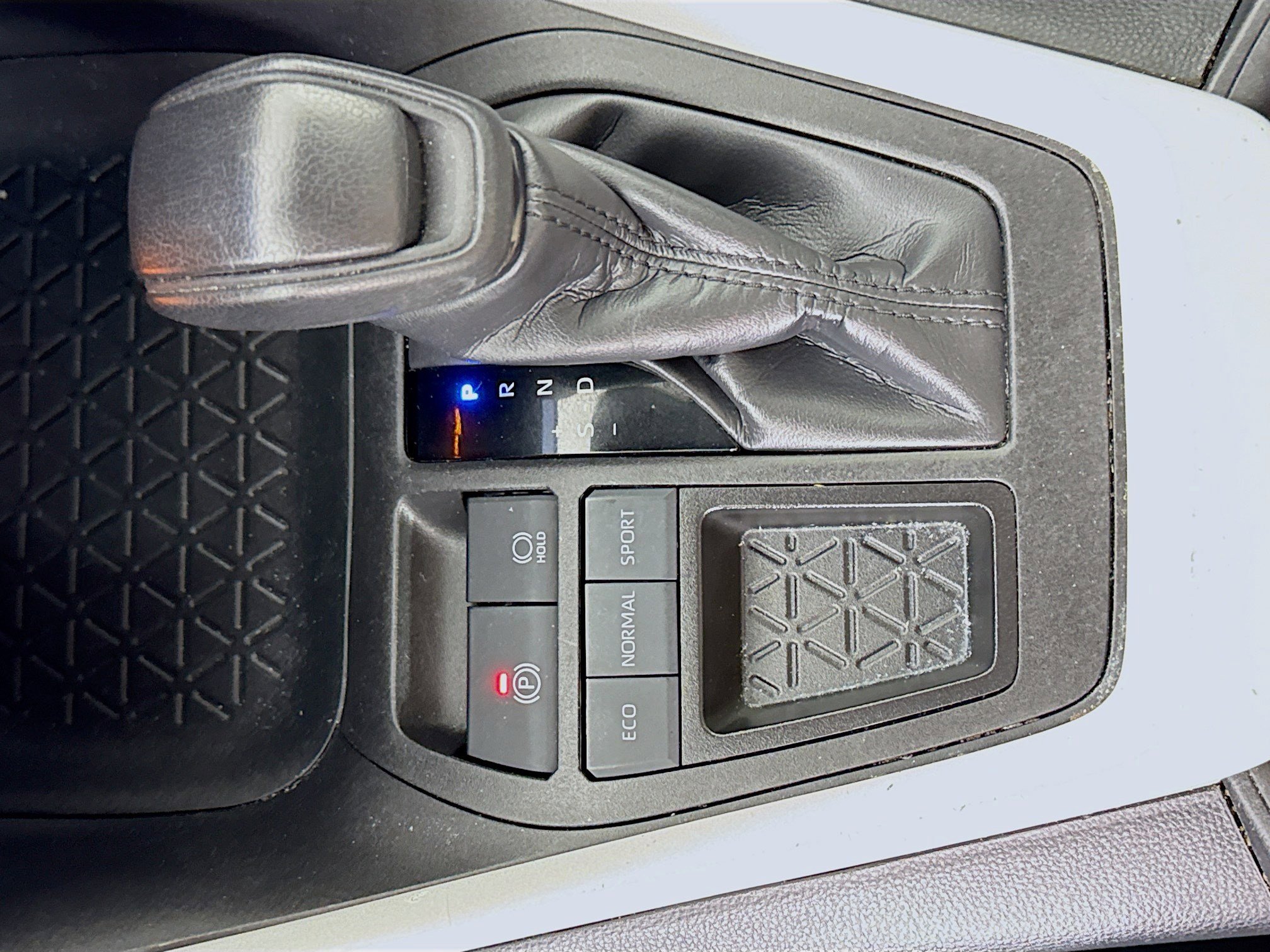 Used 2023 Toyota RAV4 LE image 20