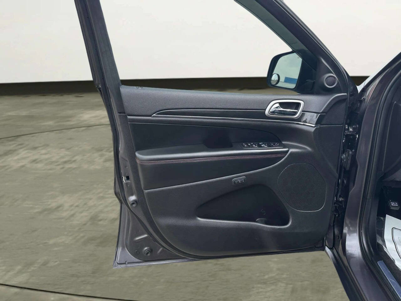 Used 2018 Jeep Grand Cherokee Trailhawk w/ Trailhawk Luxury Group AWD/4WD image 10