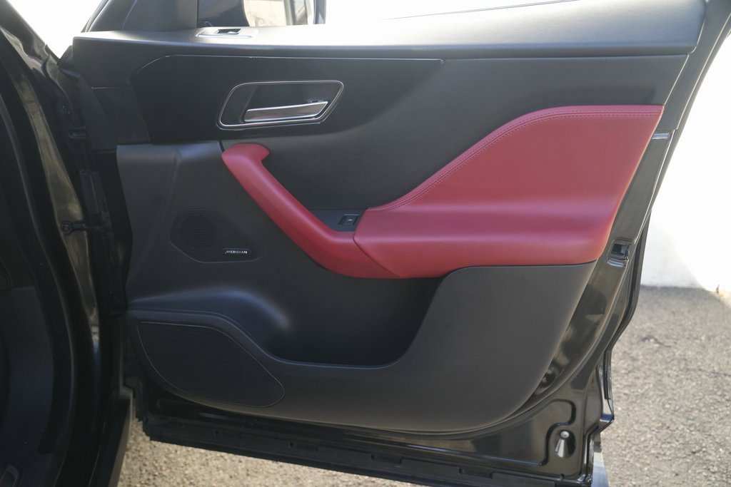 Used 2017 Jaguar F-PACE R-Sport image 36