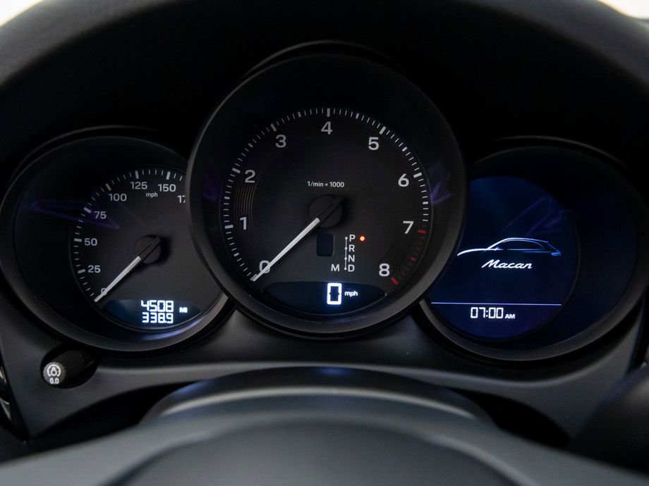 Certified 2025 Porsche Macan image 20