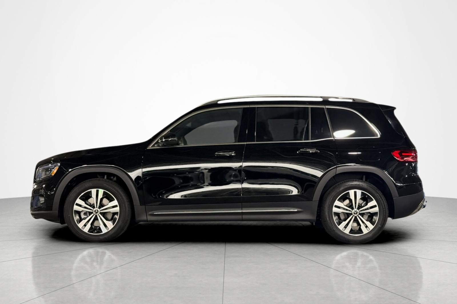 New 2026 Mercedes-Benz GLB 250 image 2