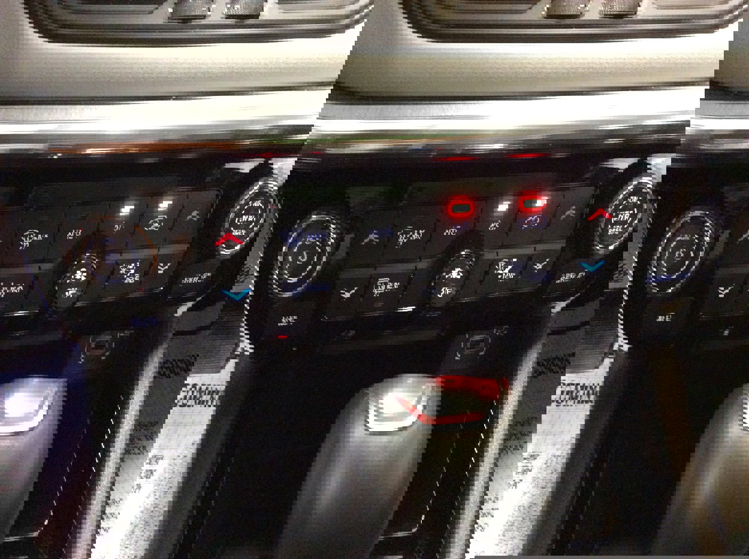 Used 2024 Jeep Compass Limited image 29