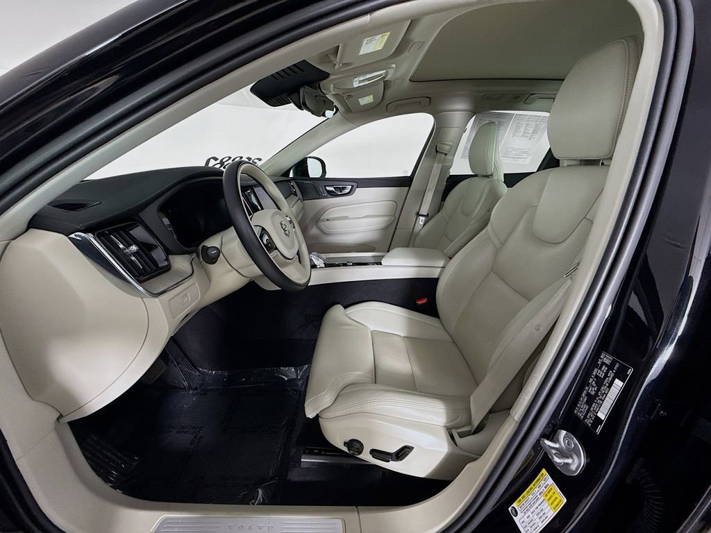 Used 2023 Volvo XC60 B5 Ultimate w/ Climate Package image 22