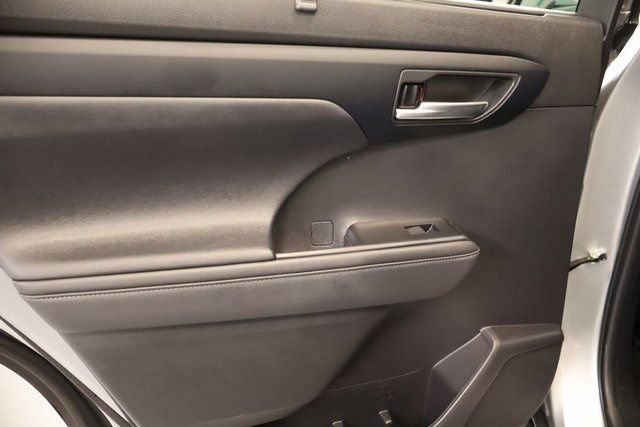 Used 2023 Toyota Highlander XSE AWD/4WD image 29