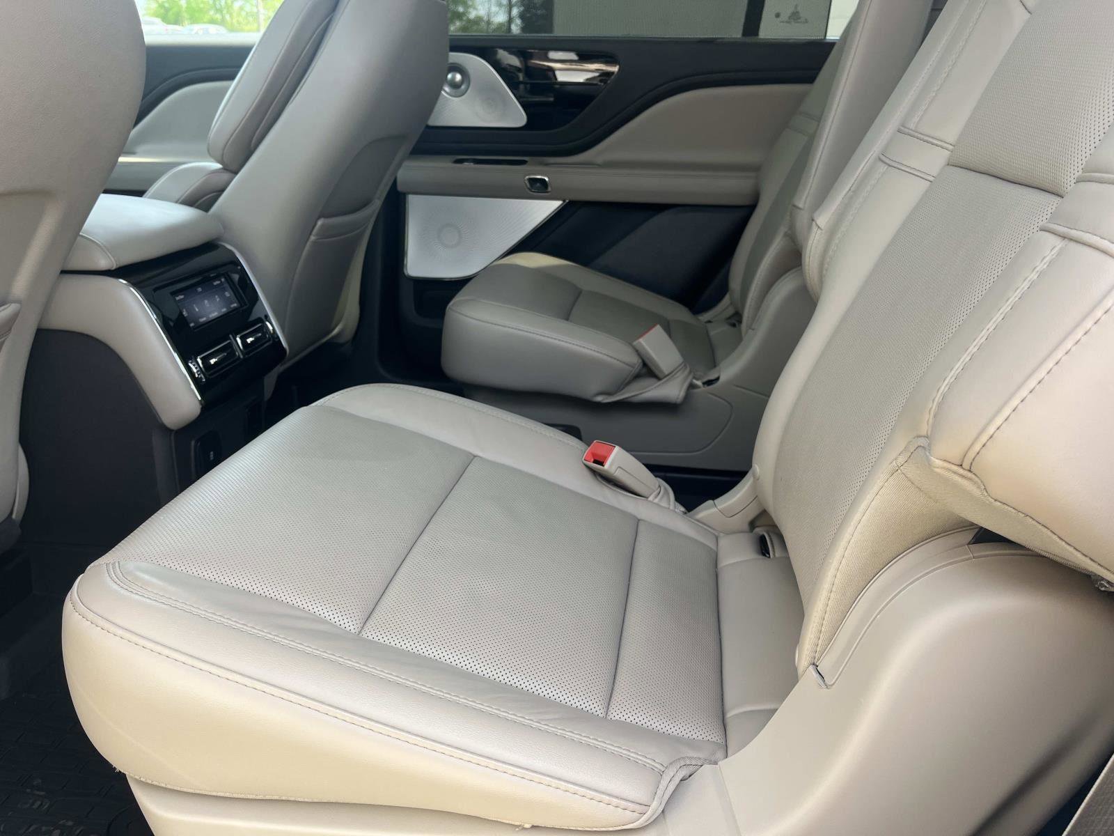 Used 2024 Lincoln Aviator Reserve w/ Equipment Group 201A AWD/4WD image 18